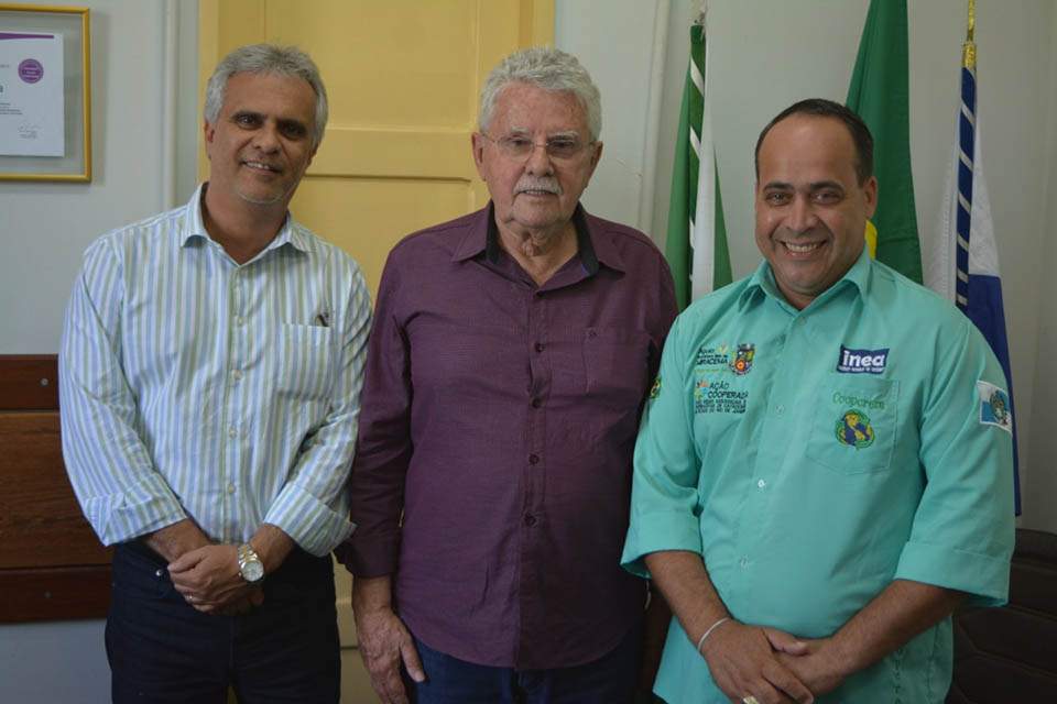 Deputado Luiz Antônio visita Prefeitura e Cooperativa de Miracema