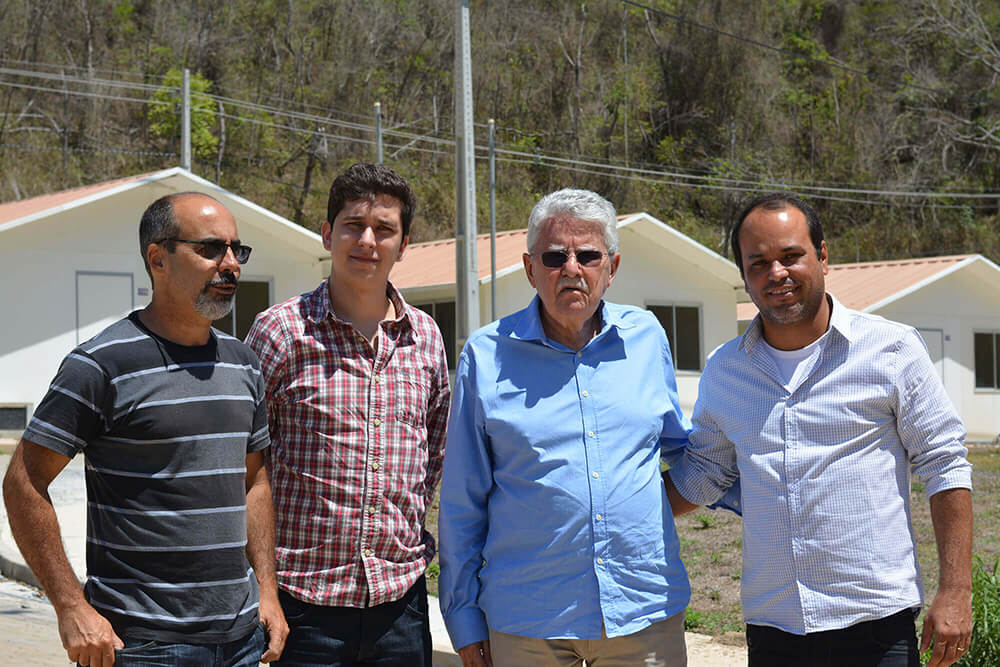 Em visita ao Condomínio Granja Disco, vereadores Duga e Gutinho ao lado do Deputado Luiz Antônio e do vereador Dedeu