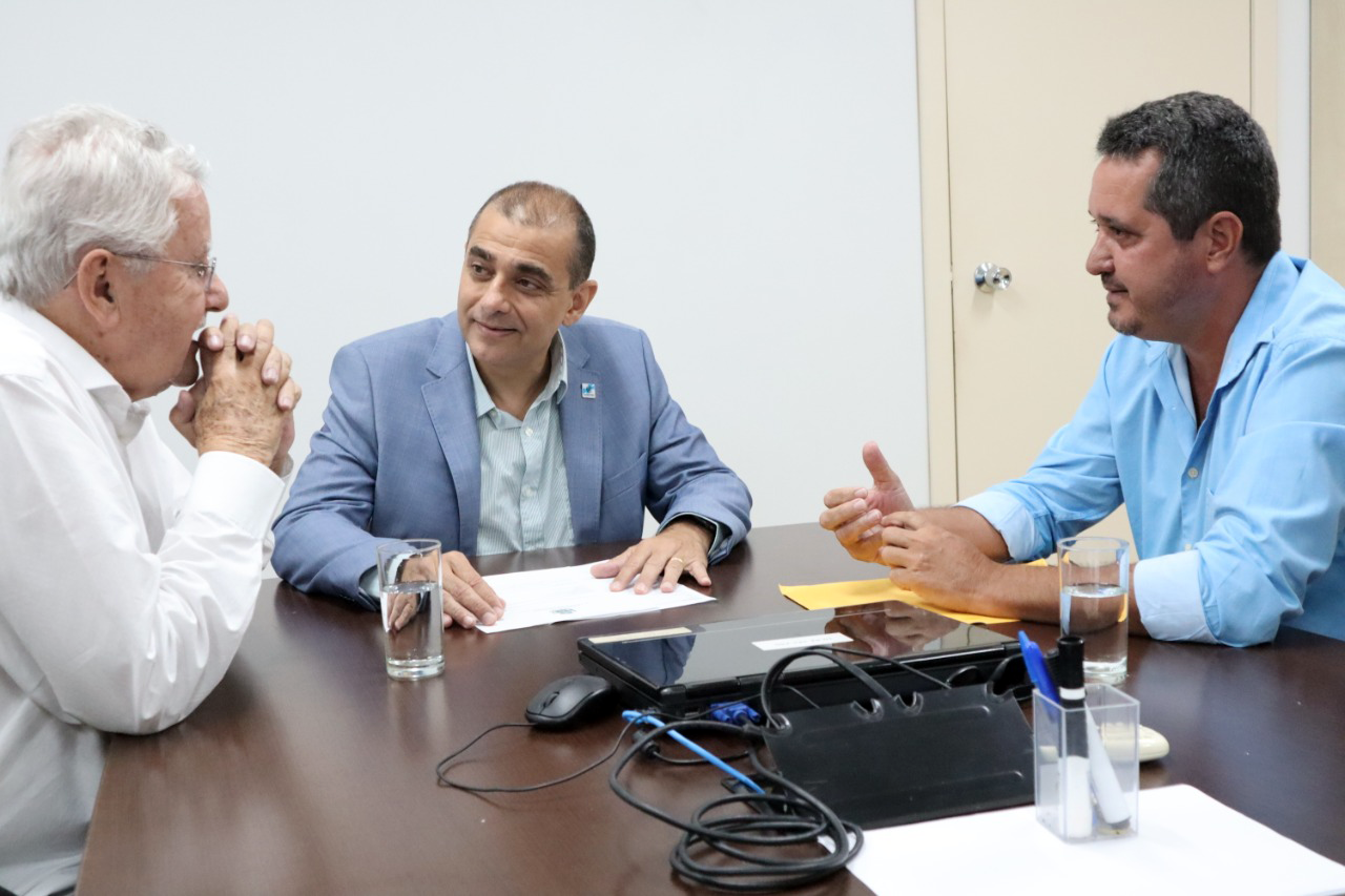 Deputado Luiz Antônio com secretário Edmar Santos e prefeito Tavinho