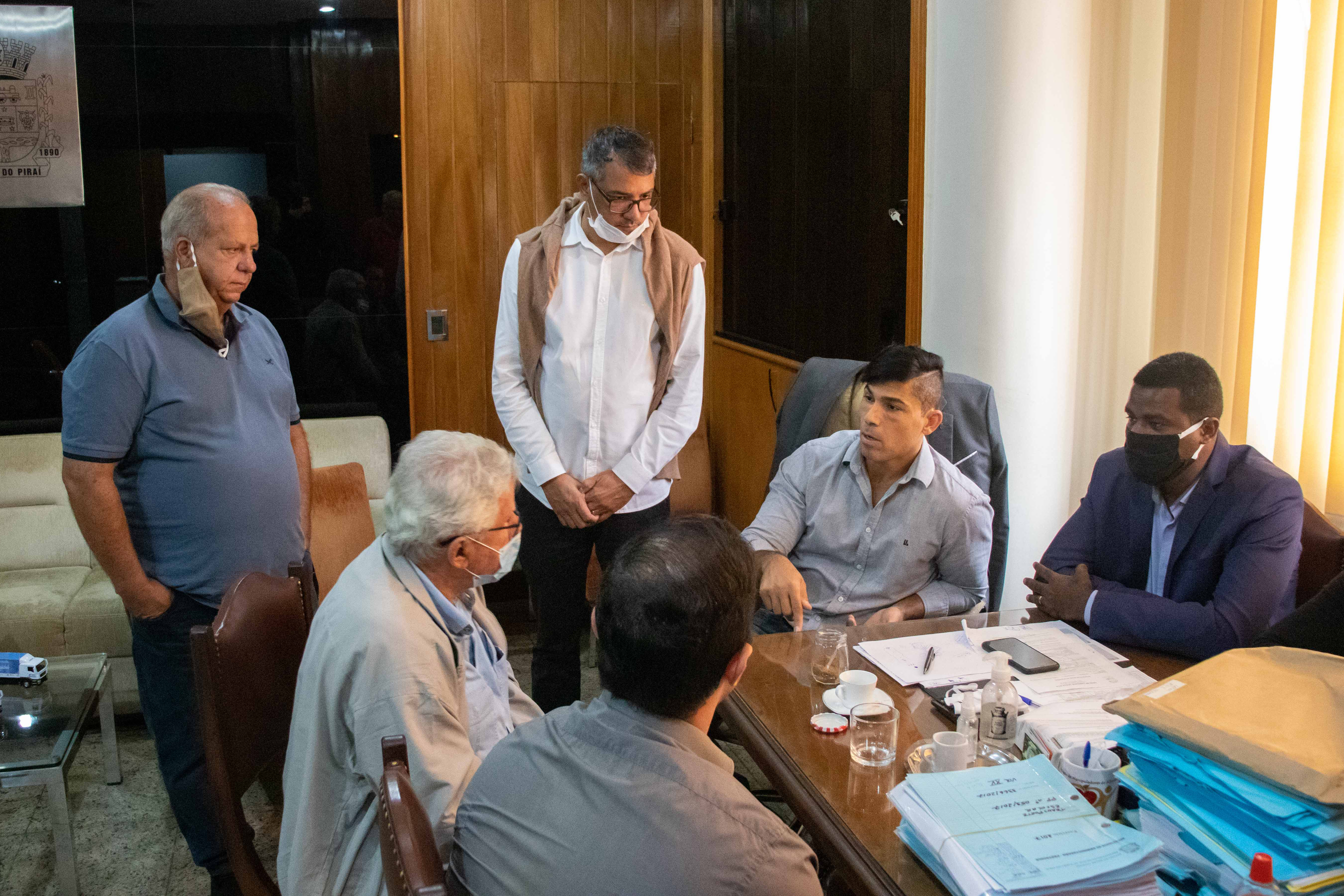 O deputado federal Luiz Antônio Corrêa visita o prefeito de Barra do Piraí, Mario Sergio, para falar sobre o combate à pandemia no município