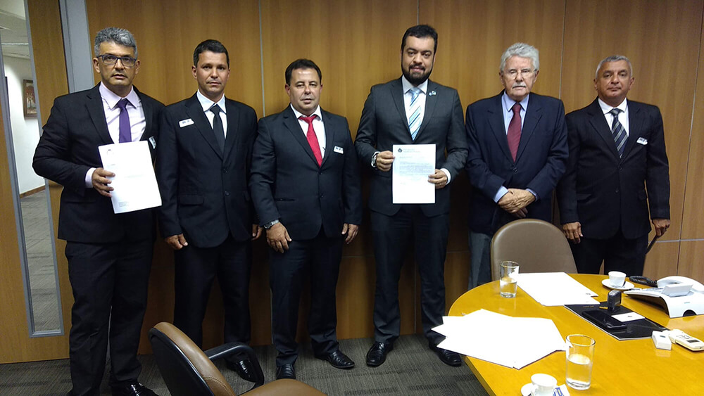 Deputado federal Luiz Antônio e vereadores de Rio das Flores se encontram com vice-governador