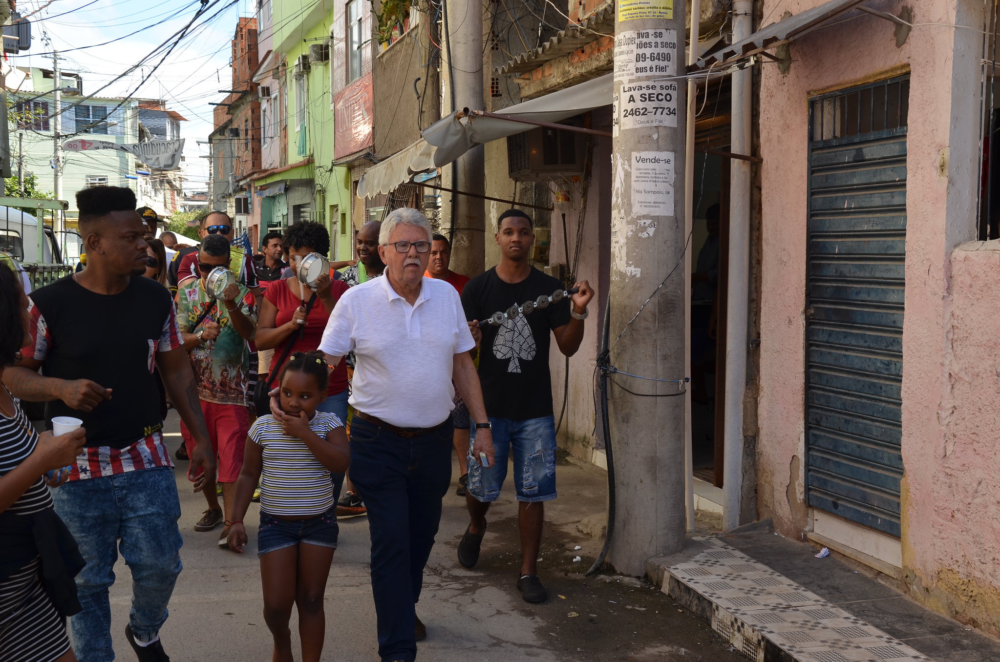 Deputado Federal Luiz Antônio visita comunidade Roquete Pinto na Maré