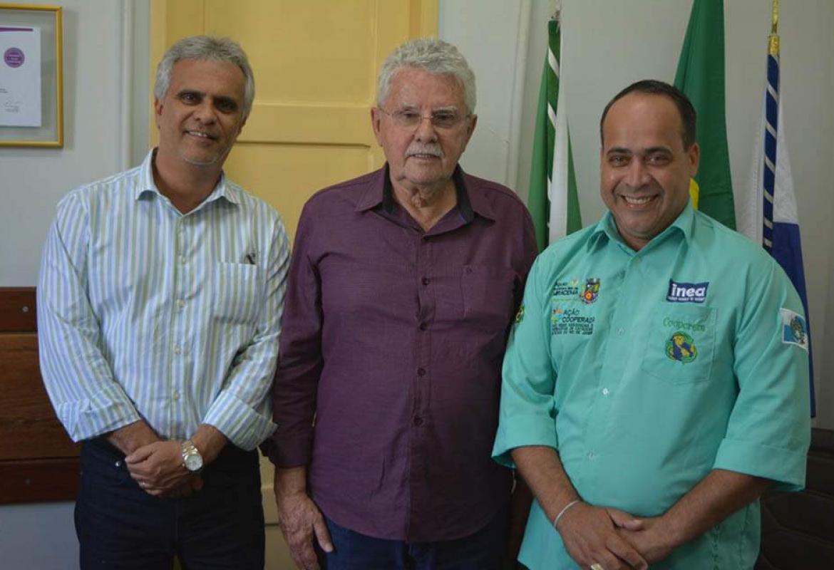 Deputado Luiz Antônio visita Prefeitura e Cooperativa de Miracema