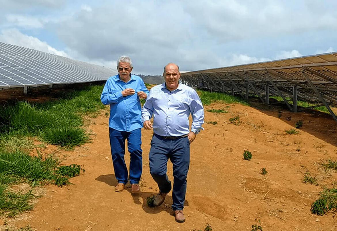 Deputado Luiz Antônio e Carlos Eduardo Faria visitam parque fotovoltaico em Rio das Flores