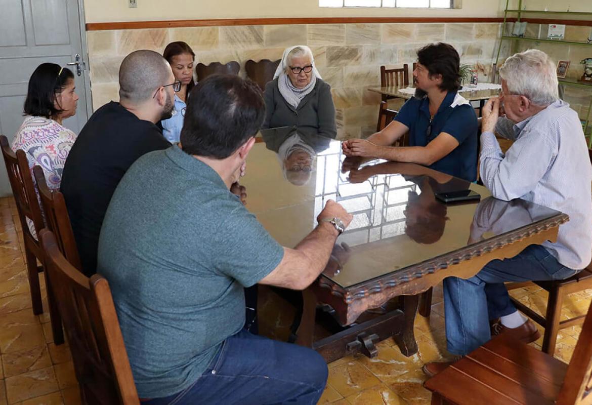 Deputado federal Luiz Antônio e irmãs do Seminário