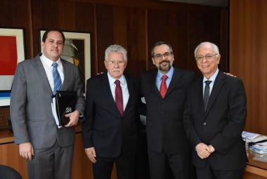 Deputado federal Luiz Antônio e Professor José Rogério Neto se encontram com ministro Abraham Weintraub