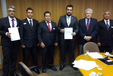 Deputado federal Luiz Antônio e vereadores de Rio das Flores se encontram com vice-governador